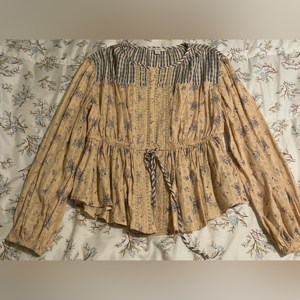 American Eagle Outfitters Tan Floral Blouse